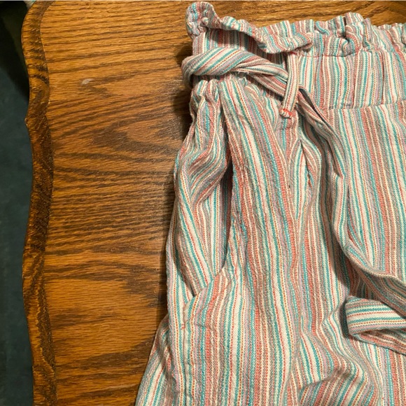 Women’s American Eagle stripped shorts - Picture 3 of 6
